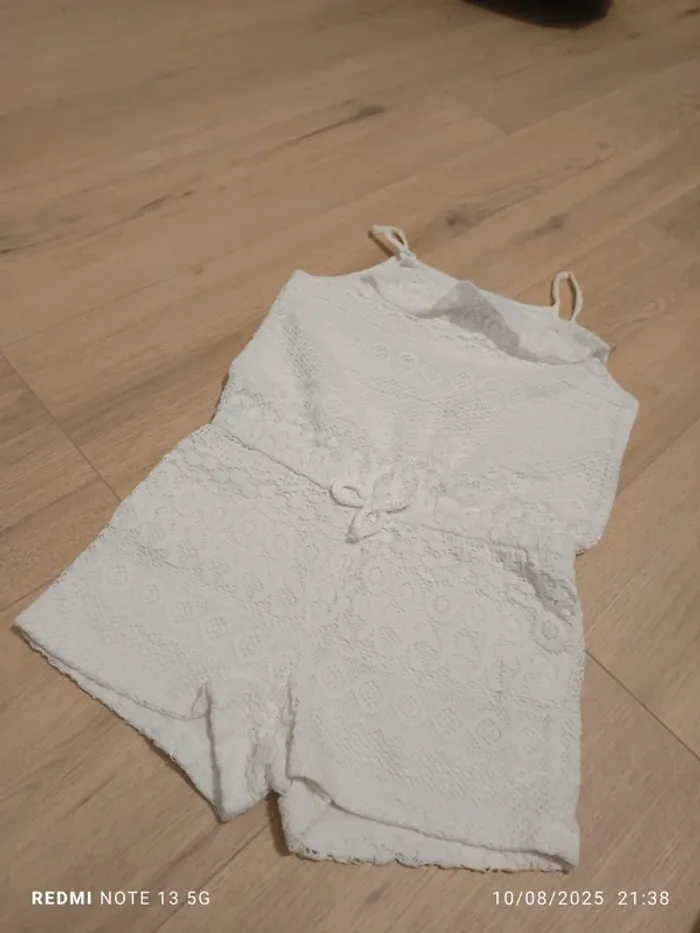 Magnifique combi short blanche logg taille 6ans