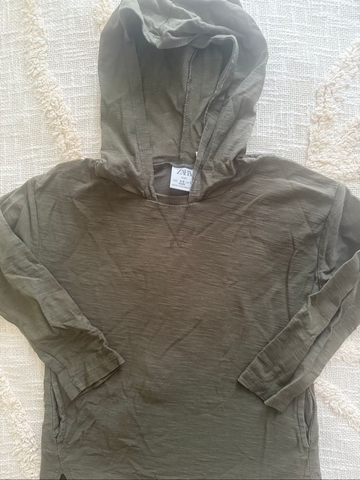 Haut garçon avec capuche 4/5 ans kaki Zara