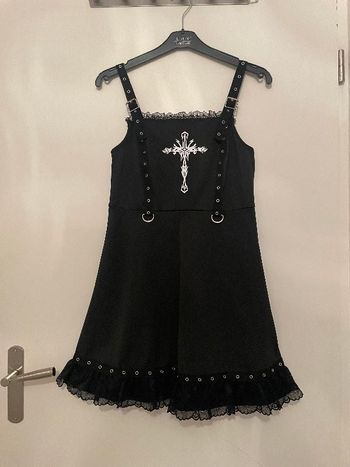 Très Jolie Robe avec Croix, Dentelle & Oeillets Goth/Rock