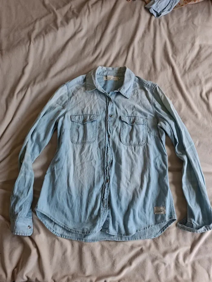 chemise homme jeans bleu clair/blanc marque H&M taille 40, en très bon état