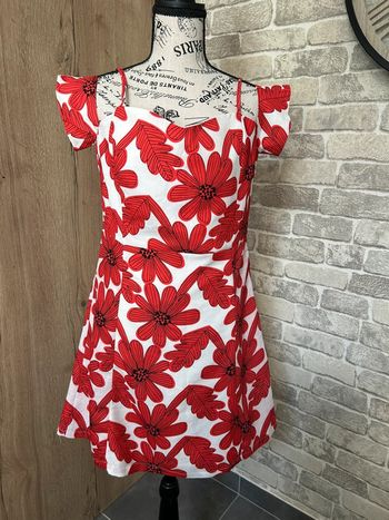 Robe blanche et rouge taille M