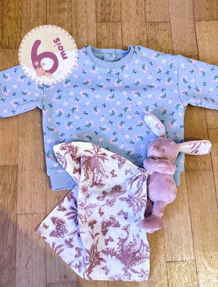 💙 Sweat Tape à l'Œil 6 Mois - Bleu Ciel avec motif Fleuri 💙