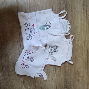 Lot bodies manches courtes débardeurs