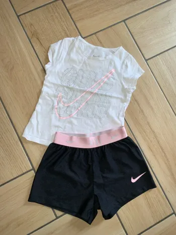Ensemble nike