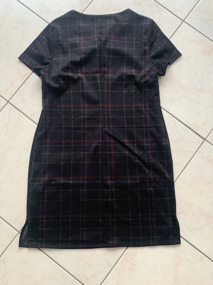 Robe noire à carreaux manches courtes - photo numéro 4