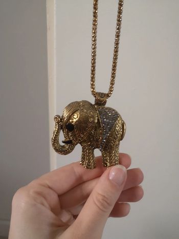 Collier éléphant doré