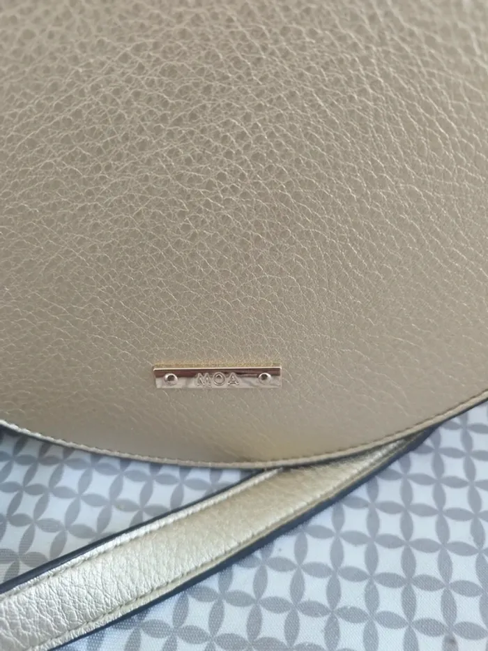 Très joli petit sac bandoulière doré Moa - photo numéro 5