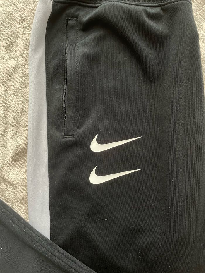 Jogging Nike Swoosh taille M - photo numéro 3