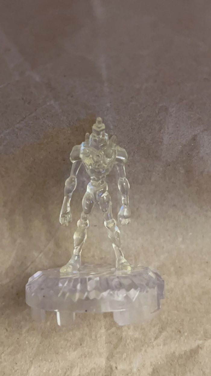 Bandai - Ben 10 - 1 mini figurine translucide de 4,5cm - photo numéro 2