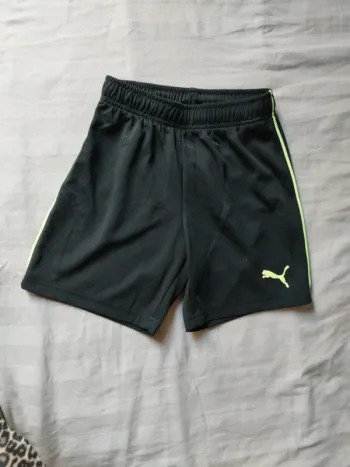 Short neuf puma 9/10 ans