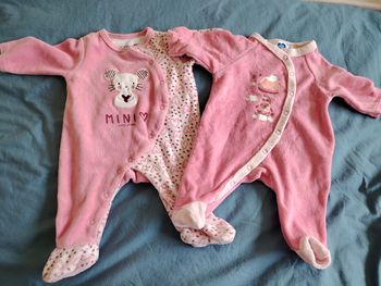 2 pyjamas velours 1 mois
