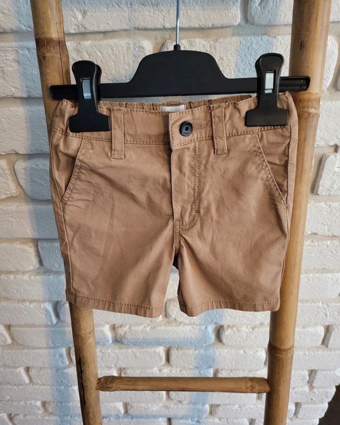 Short BOSS marron taille 12 mois ,porté 1 fois