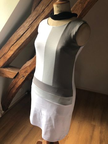 Robe droite blanche et kaki taille 38