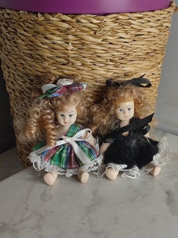 Poupées miniature en porcelaine