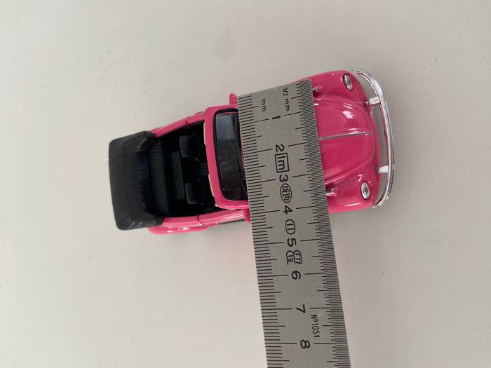 Voiture de collection volskwagen Beetle rose - photo numéro 9