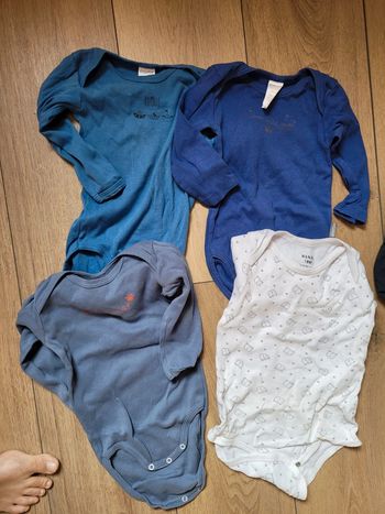 Lot 4 bodies 18 mois excellent état