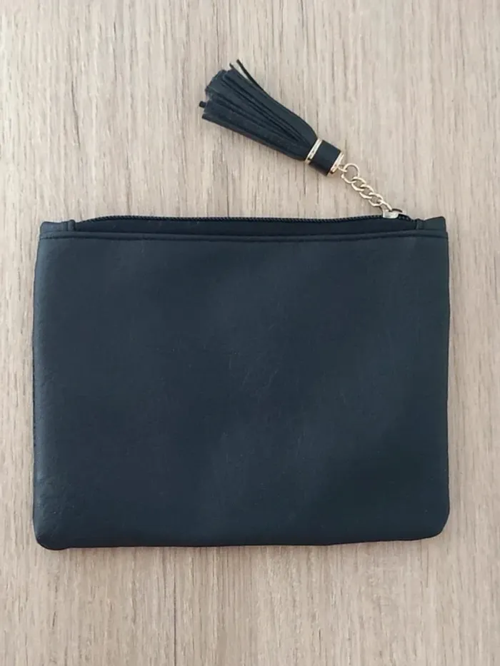 Pochette plate noir effet cuir daim or pompon / Maty - 18x14cm - photo numéro 3