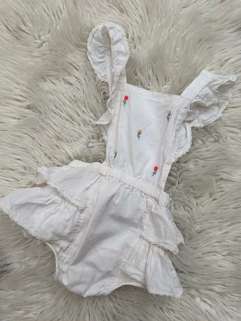 Fille 👧🏻 Barboteuse a fleurs kiabi taille 3 ans