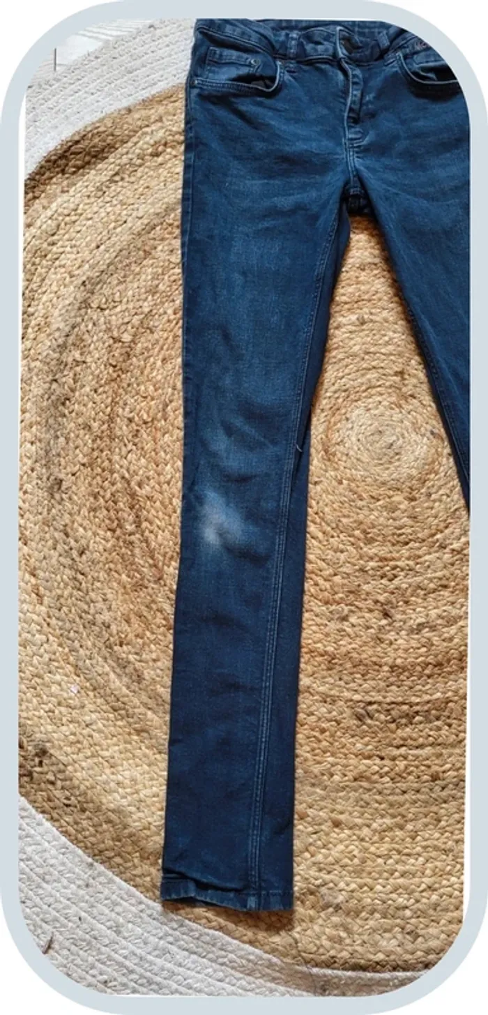 Jean slim bleu foncé McDonald's – Taille 36 – Bon état
- Femme - photo numéro 2
