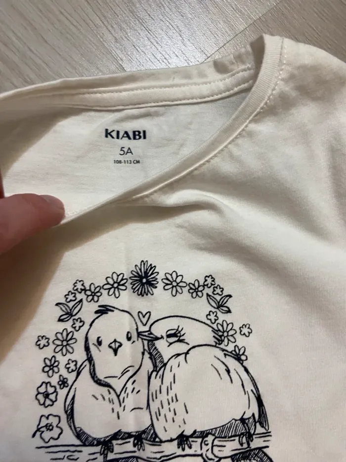 Lot de 2 t-shirts à manches longues + 1 offert taille 5 ans - photo numéro 5
