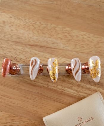 Press- on nails