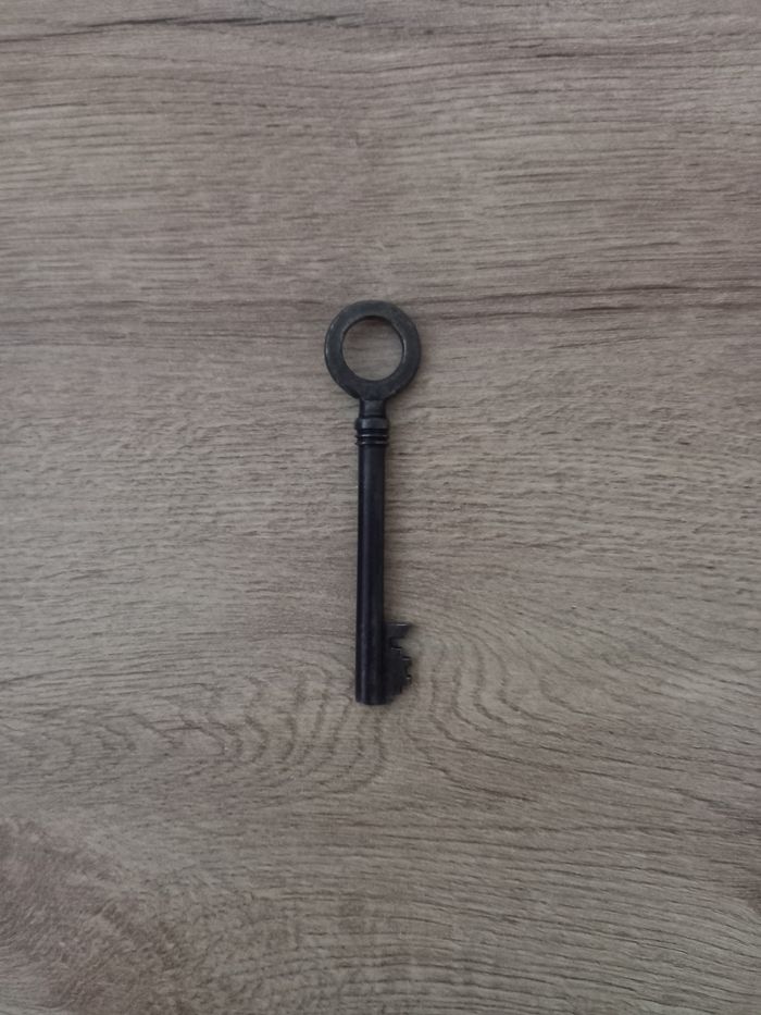 Clé ancienne en métal " 8,6 cm "