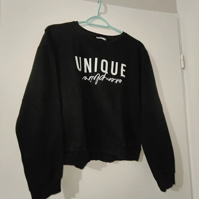 Sweat Noir – Motif Unique Exemplaire – Gémo – Taille 16 ans - photo numéro 1
