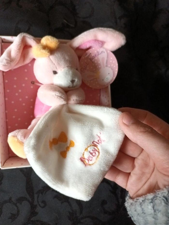 Coffret babyNat mini doudou lapin rose mouchoir - photo numéro 3