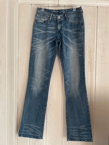 Jean Levi’s bold curve coupe droite - 30