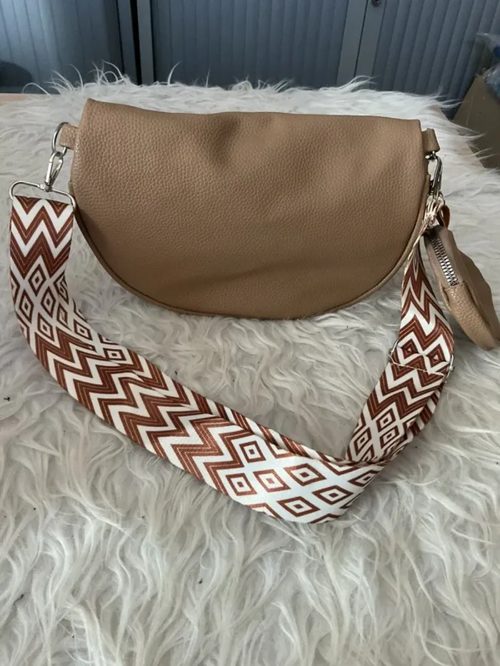 Sac banane avec pochette neuve - photo numéro 3