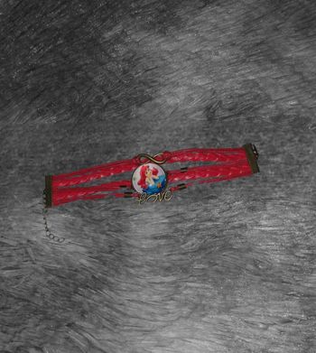 bracelet rouge neuf enfant La petite sirène
