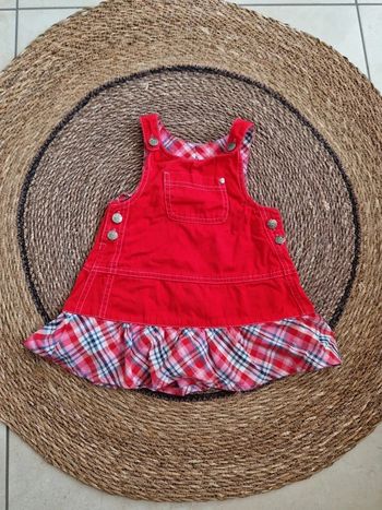 Jolie robe à volants taille 24 mois