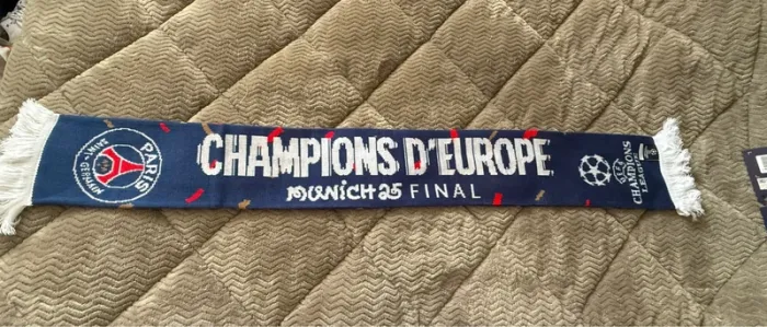 Écharpe PSG Champions d’Europe Munich Final 🏆 - photo numéro 2