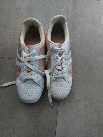 Basket blanche et rose brillante 38