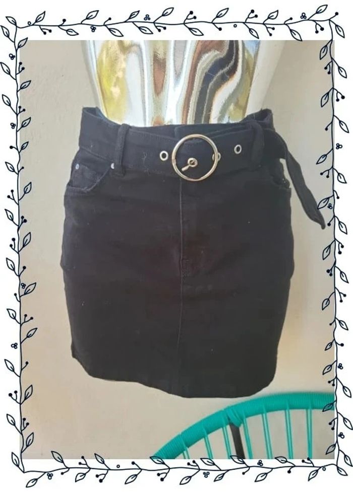 Jupe droite avec ceinture