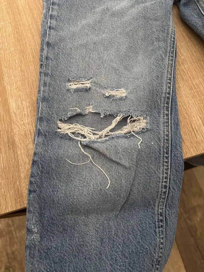 Jean coupe droite Zara t34 effet troué - photo numéro 5