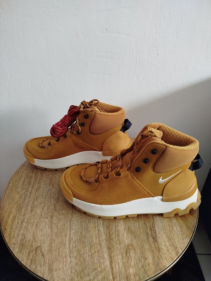 Boots Nike T 36,5 - photo numéro 3