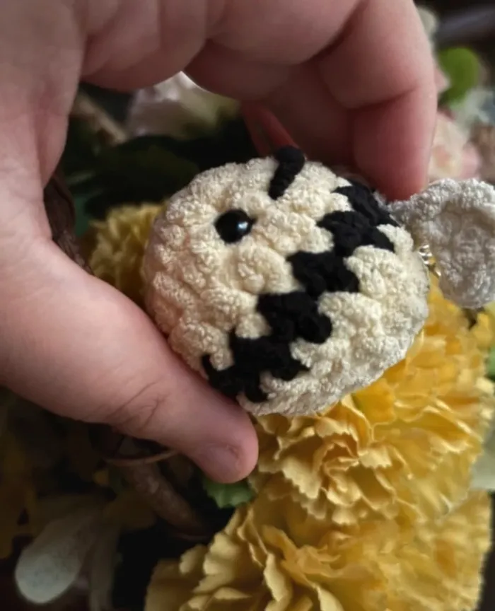Porte clés abeille crochet - photo numéro 3