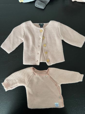 2 gilets rose 1 mois