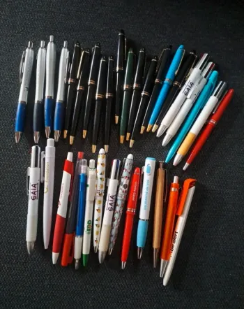 Enorme lot de 35 bics différents - 1,60€ l'unité