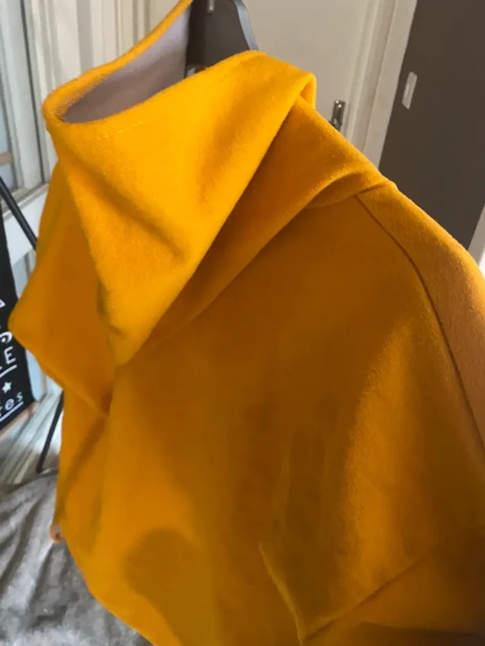 Gilet capuche jaune moutarde - photo numéro 4
