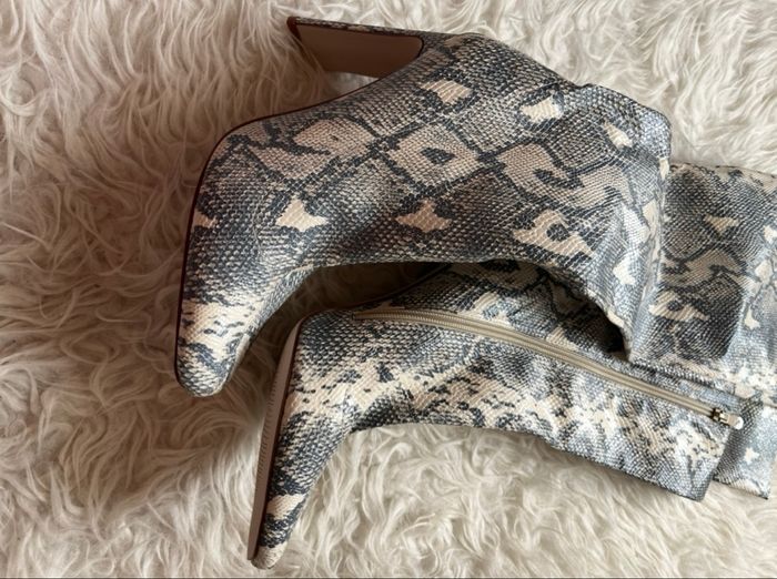 Bottes cuissardes simili cuir imprimé python T.6 (39) PrettyLittleThing TBE 🐍 - photo numéro 3
