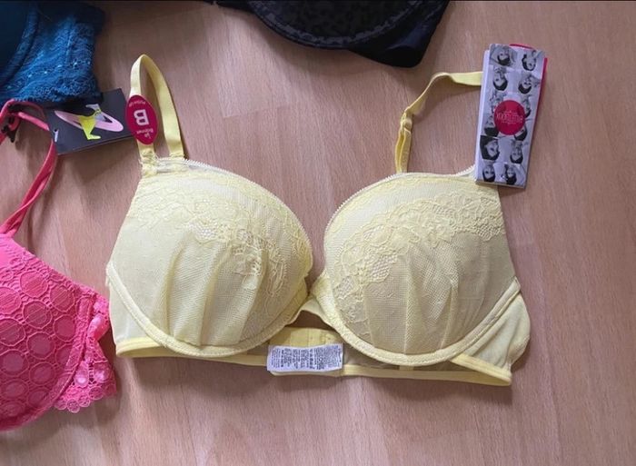Lot 4 soutien-gorge soutien gorge Taille  90B Fr  Billet doux , un Préambule et un imprévu Neufs - photo numéro 2