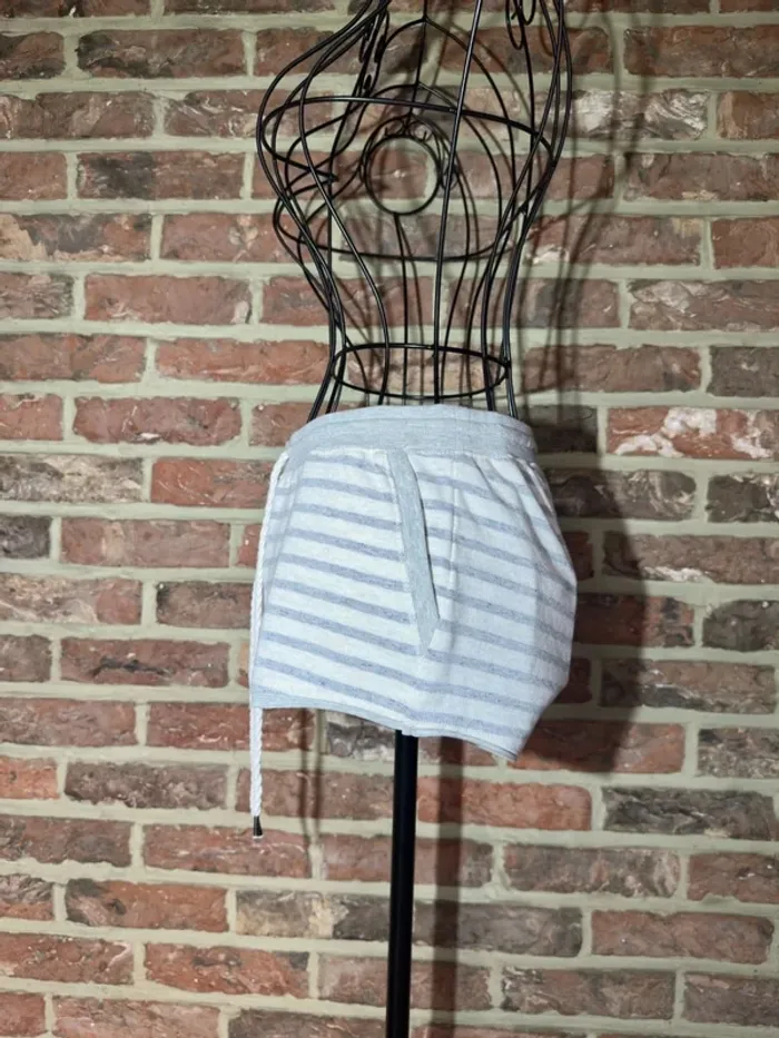 Short ligne gris et blanc Undiz Taille XS / 34 - photo numéro 5