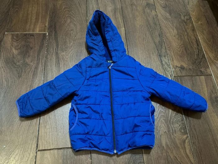 doudoune à capuche bleu électrique kiabi 3 ans