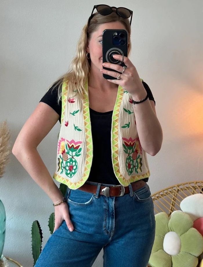 Gilet sans manches en gaze façon coton brodé de fleurs colorées, taille 36 - photo numéro 2