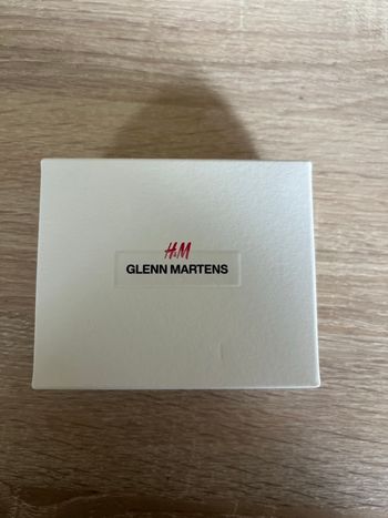 Boucle d’oreilles H&M x Glenn Martens