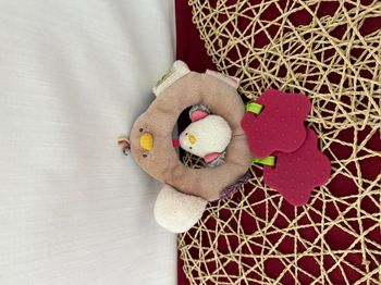 Doudou hochet poule Mme pivoine les Cousins MOULIN ROTY