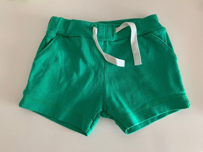 Lot 2 shorts 3 mois très bon état - photo numéro 2