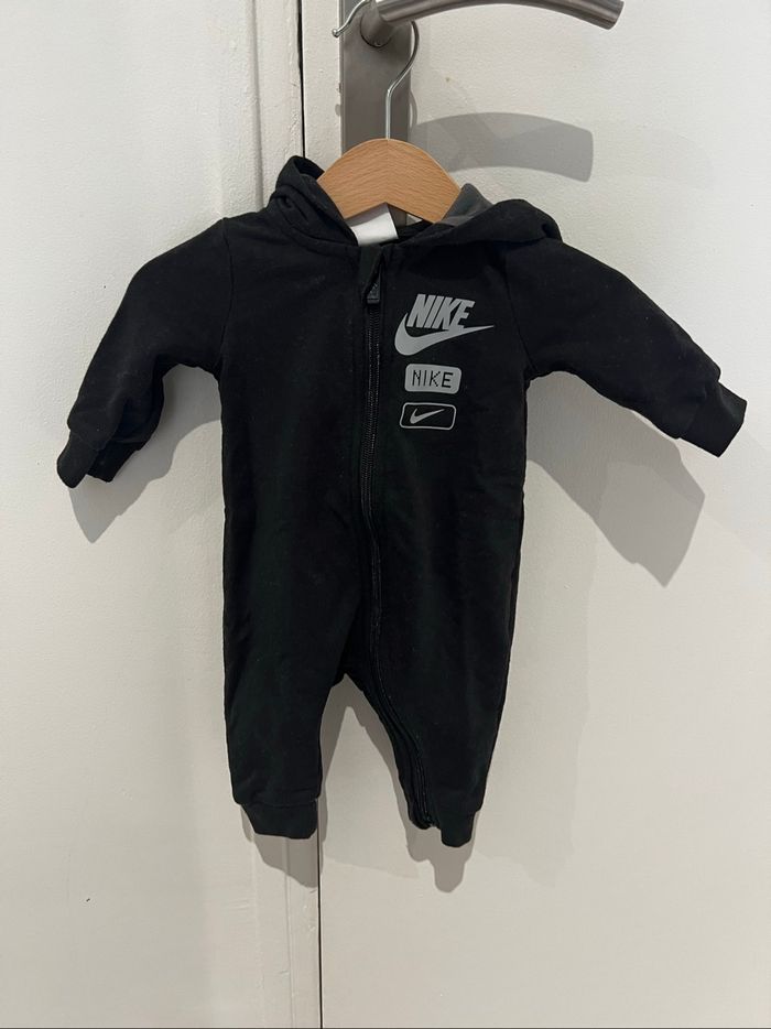 Combi Nike bébé 3 mois